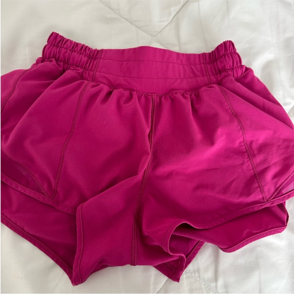 Lululemon hotty hot shorts 2.5”